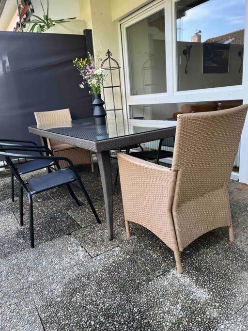 Reiheneckhaus Mit Garten Und Terasse Тетнанг Екстериор снимка